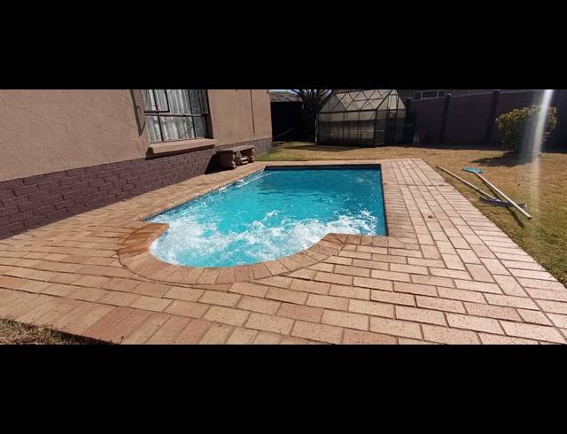 4 BEDROOM HOUSE FOR SALE IN KRUINPARK